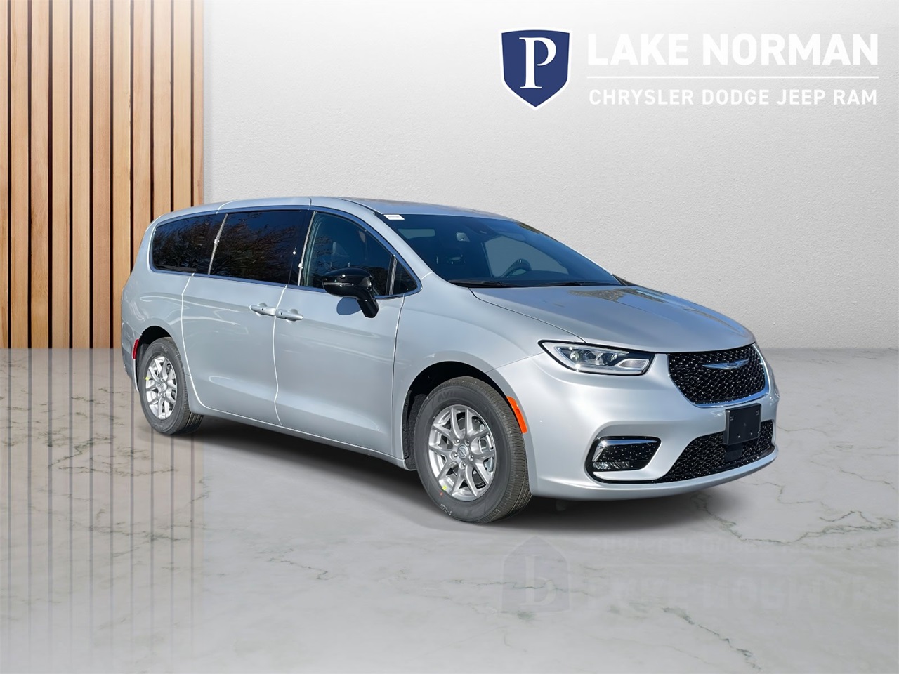2026 Chrysler Pacifica photo 2