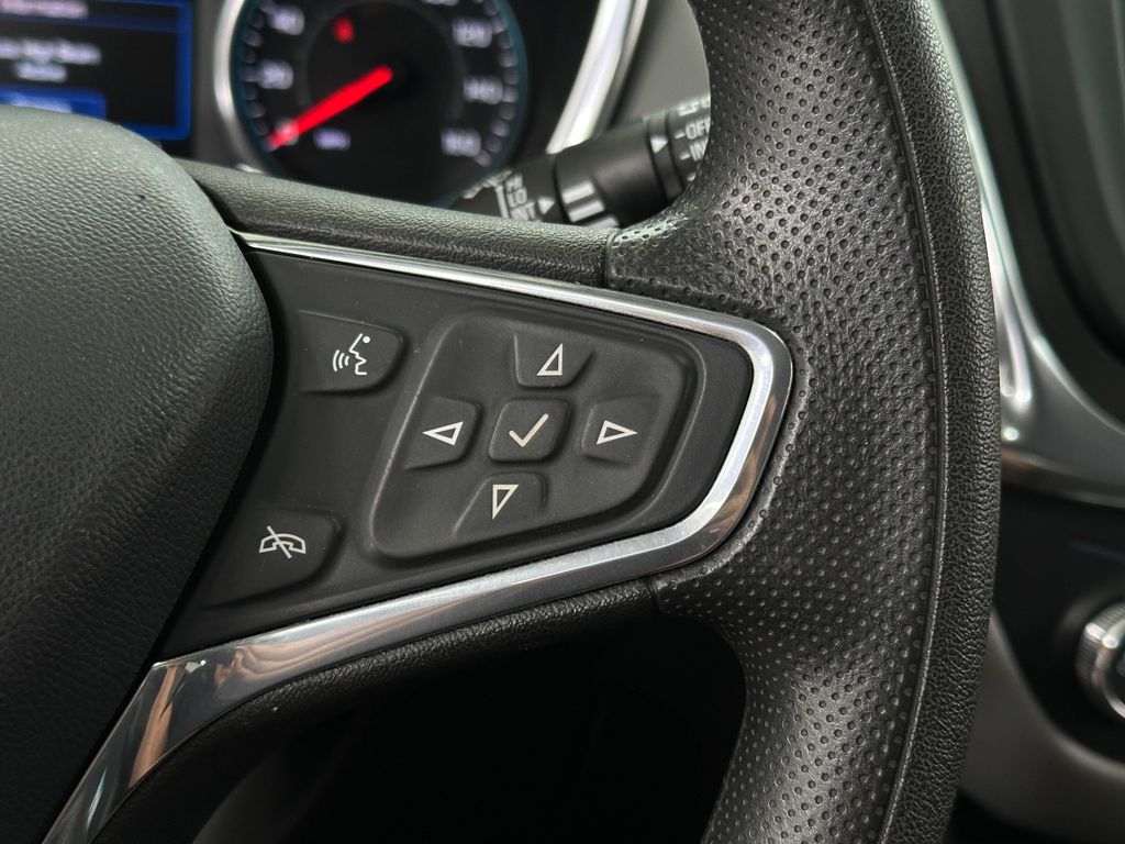 2022 Chevrolet Equinox LS photo 23