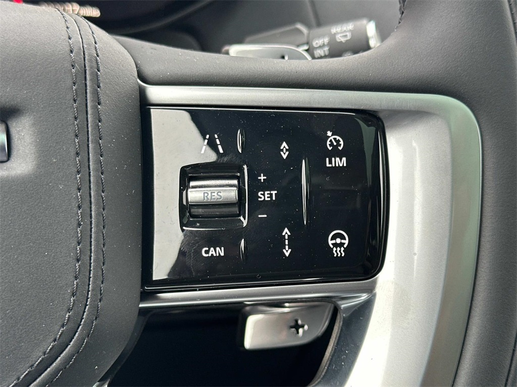 2025 Land Rover Range Rover SE photo 4