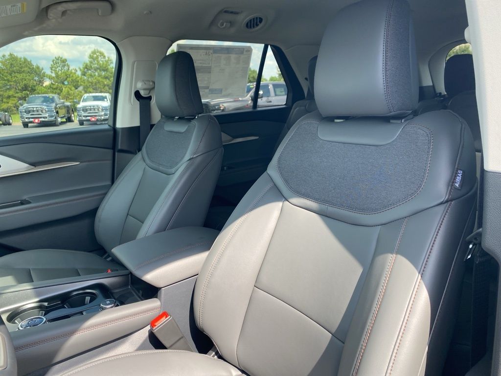 2025 Ford Explorer photo 11