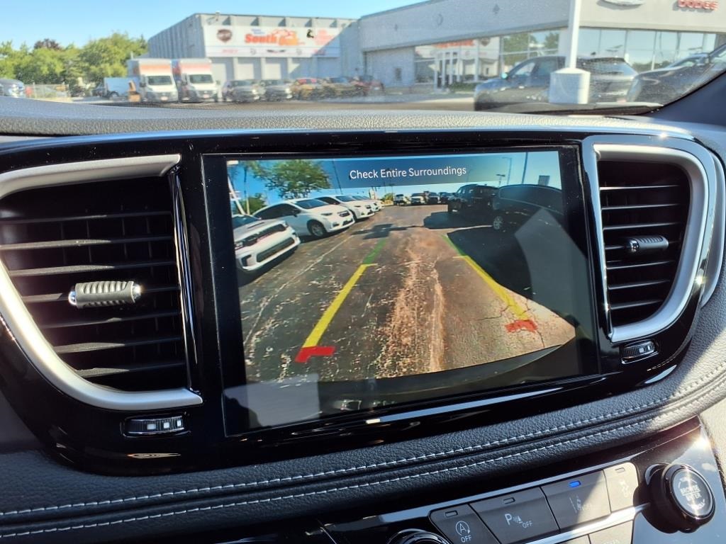 2026 Chrysler Pacifica photo 19