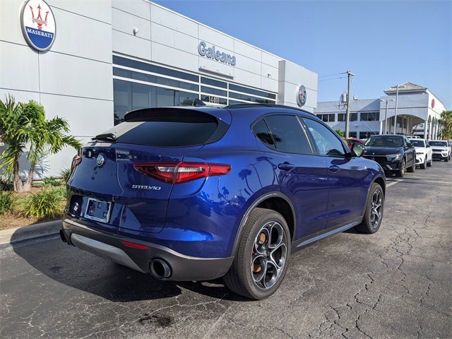 2023 Alfa Romeo Stelvio Ti photo 3