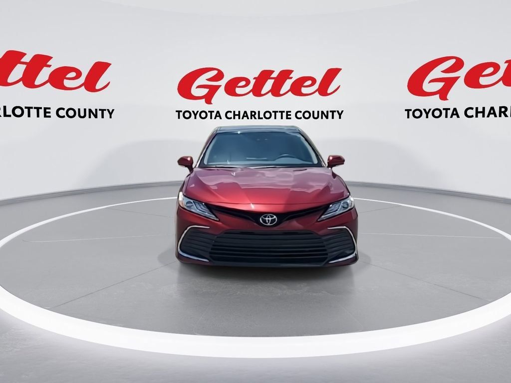 2022 Toyota Camry XLE photo 2