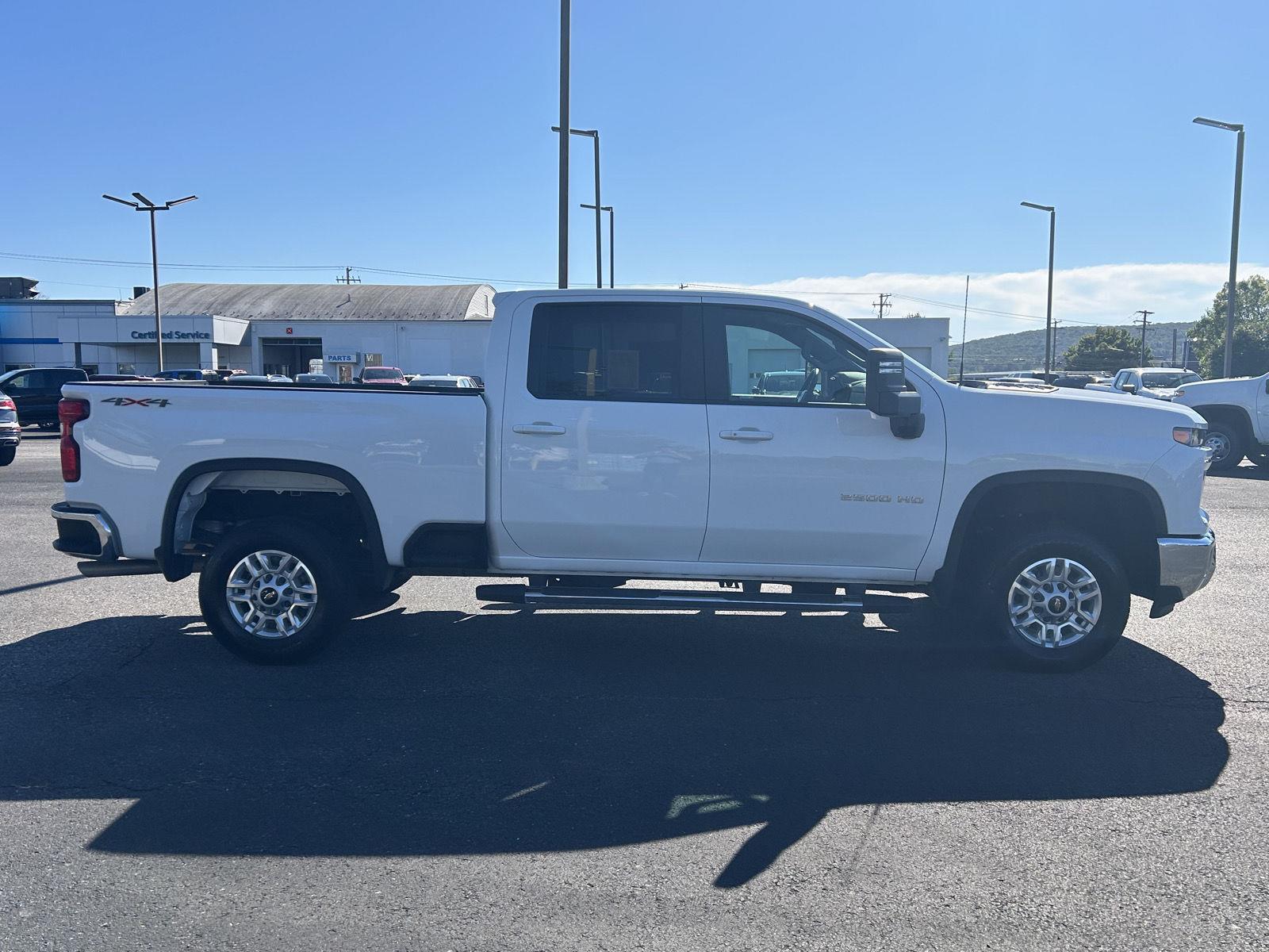 2024 Chevrolet Silverado 2500HD LT photo 4