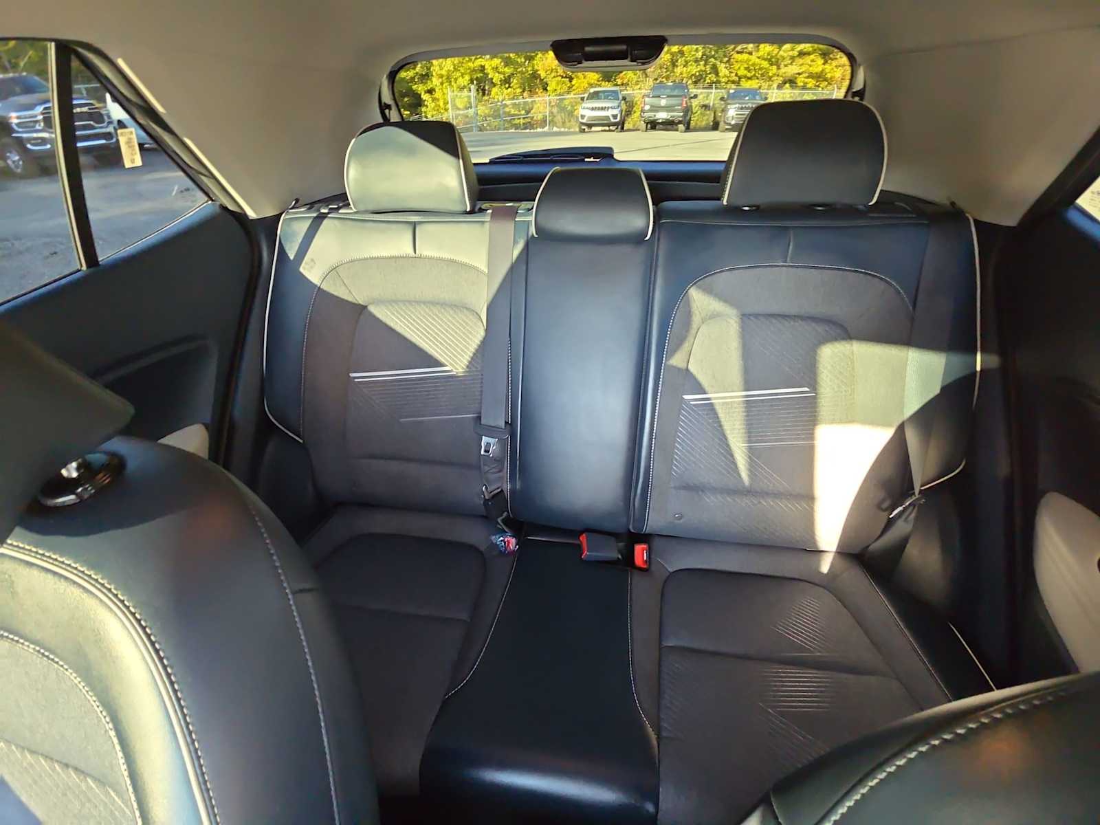 2021 Hyundai Venue SEL Denim photo 23