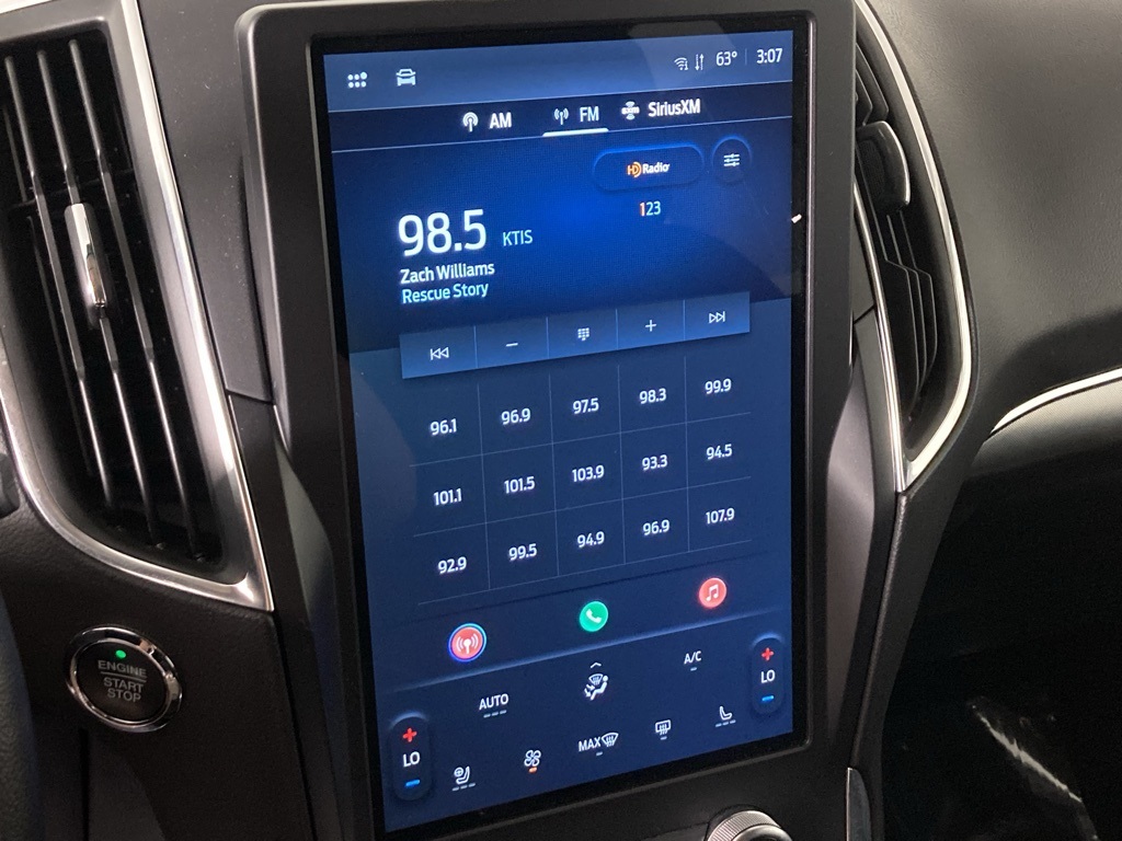 2024 Ford Edge Titanium photo 3