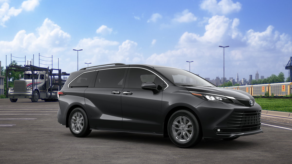 2025 Toyota Sienna XLE photo 14