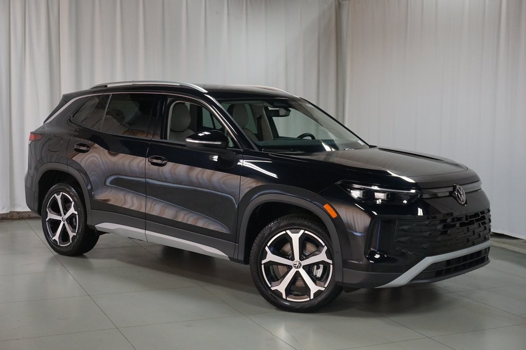 2025 Volkswagen Tiguan SE photo 3