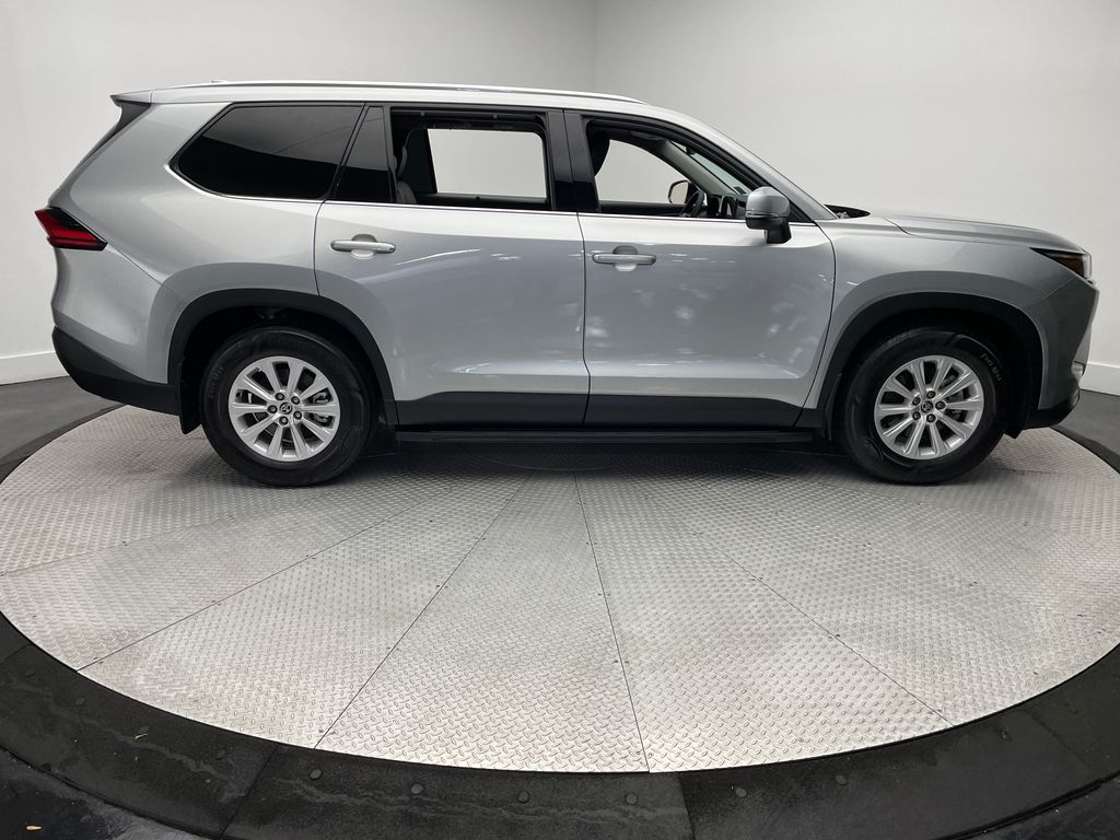 2024 Toyota Grand Highlander XLE photo 3