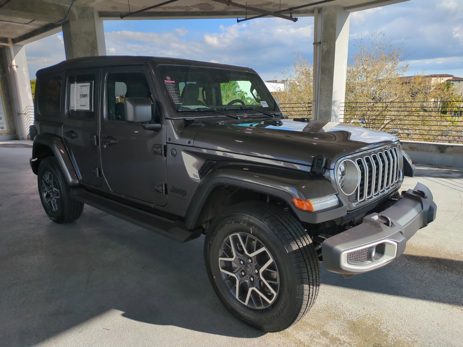 2025 Jeep Wrangler 4-Door Sahara's photo