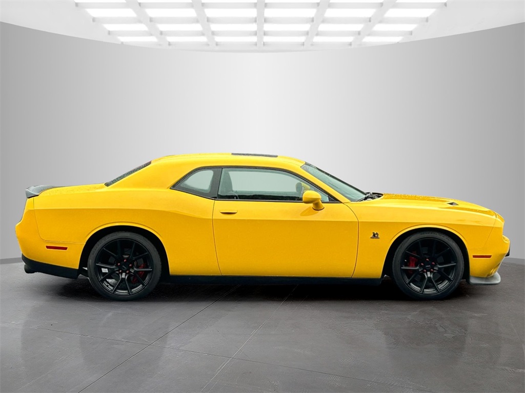 2017 Dodge Challenger R/T photo 6