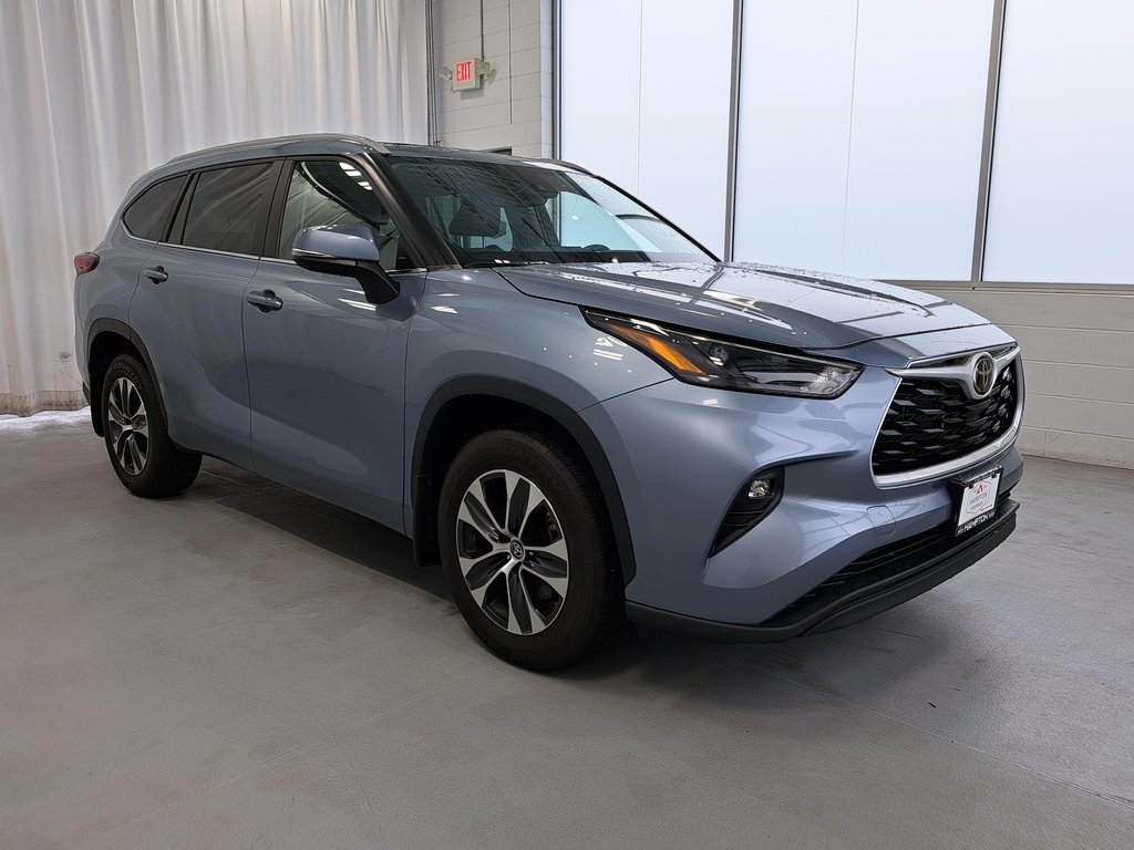 2023 Toyota Highlander L photo 4