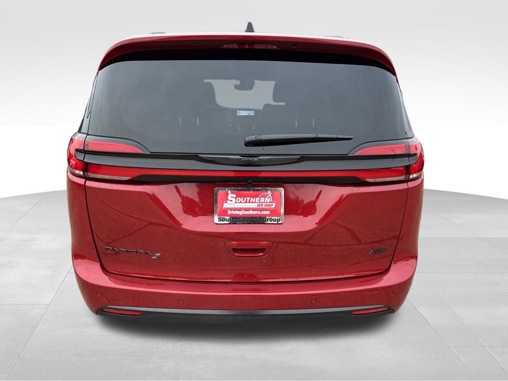 2026 Chrysler Pacifica photo 3