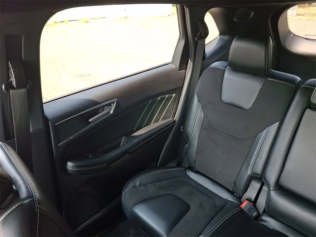 2023 Ford Edge ST photo 9