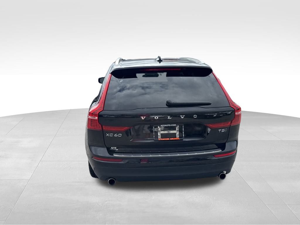 2021 Volvo XC60 T5 Momentum photo 4