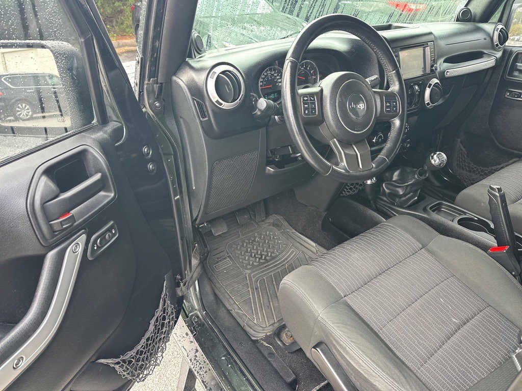 2011 Jeep Wrangler Unlimited Sahara photo 6