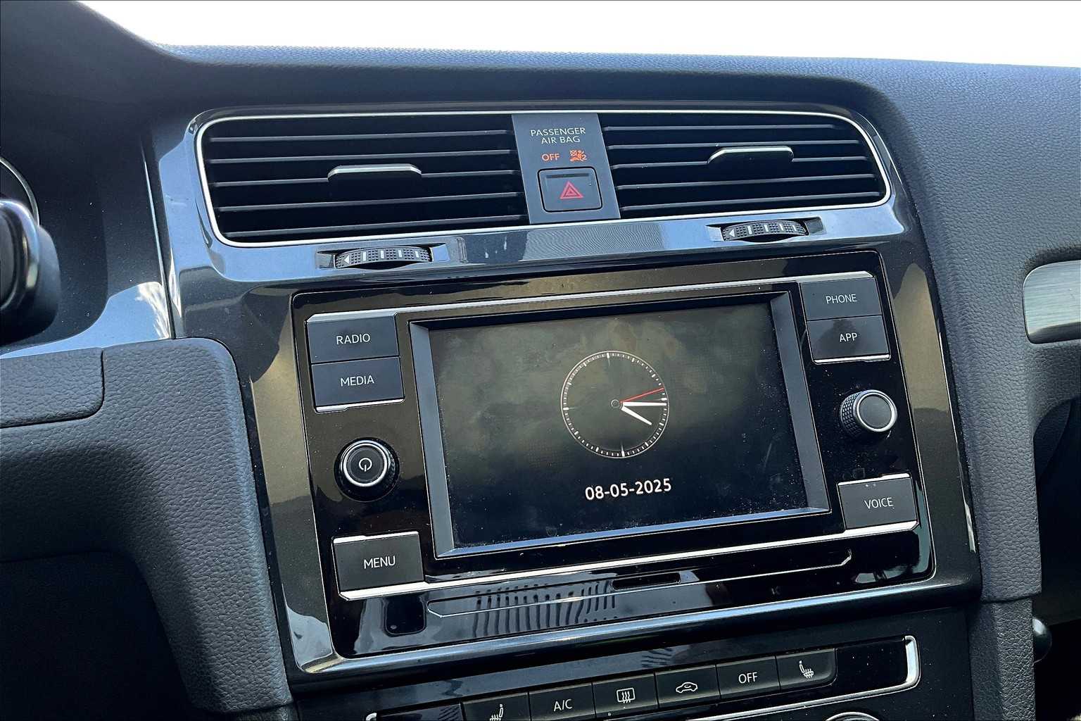 2021 Volkswagen Golf TSI photo 30