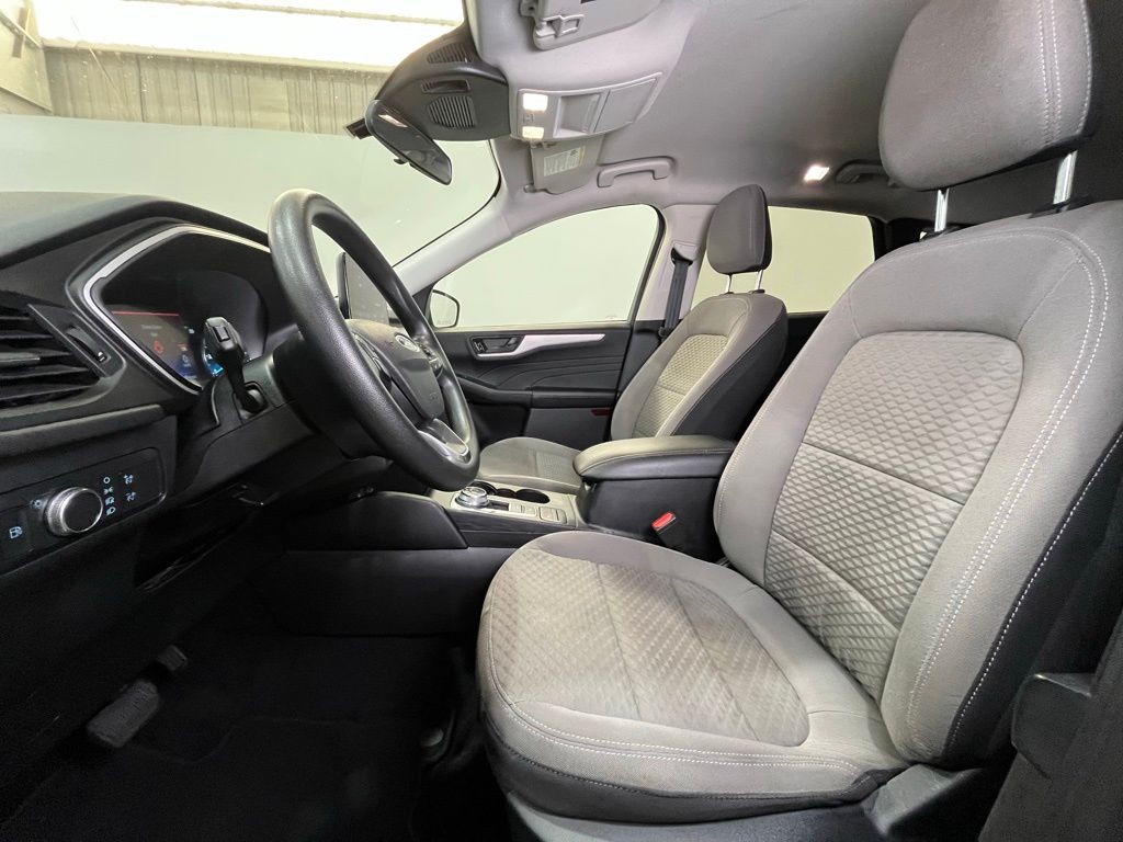 2022 Ford Escape Hybrid SE photo 12