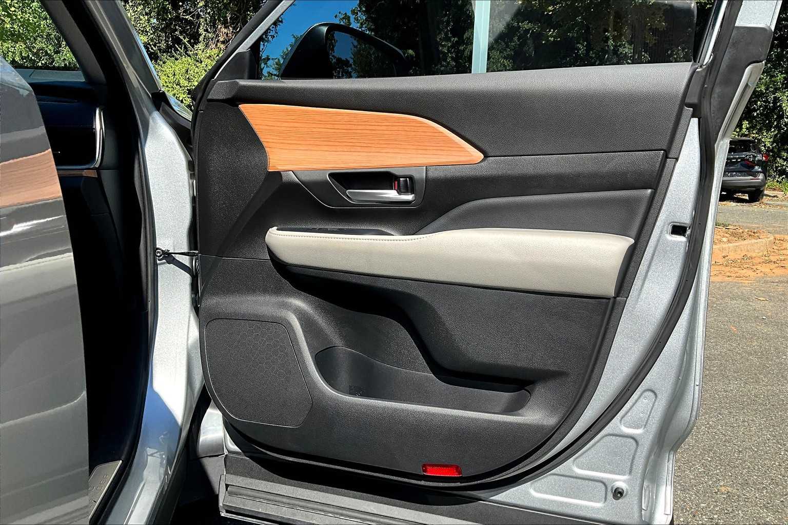 2024 Toyota Grand Highlander Platinum AWD photo 21