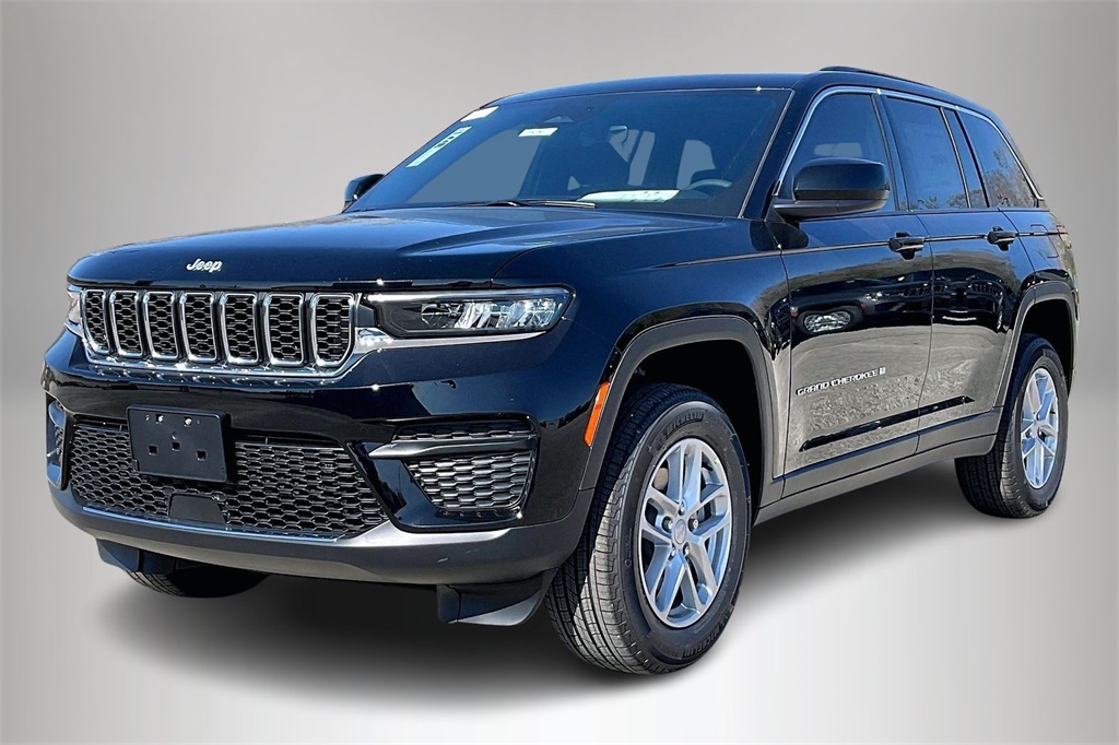 2025 Jeep Grand Cherokee Laredo X photo 2