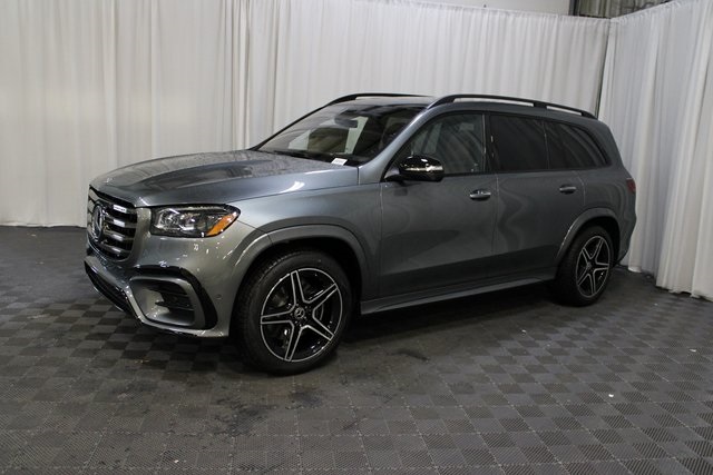 2026 Mercedes Benz GLS 450 4MATIC photo 3