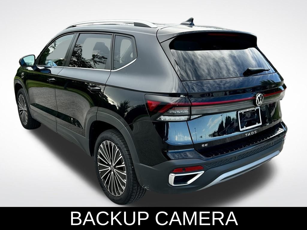 2025 Volkswagen Taos SE photo 3