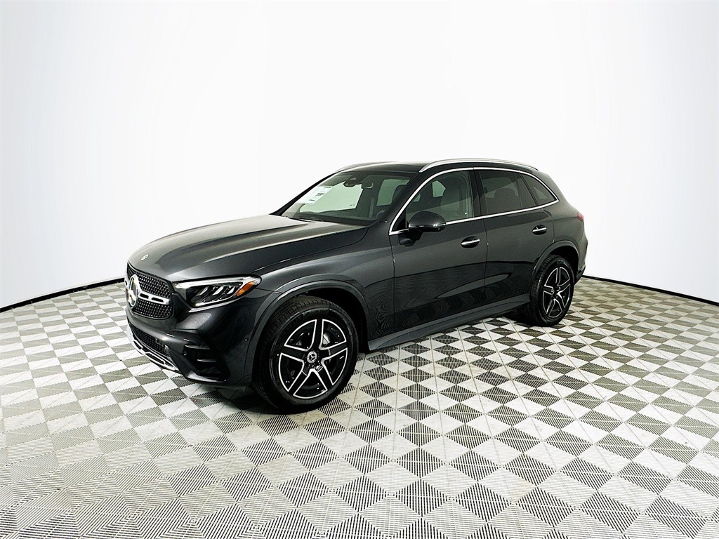 2025 Mercedes Benz GLC 300 photo 3