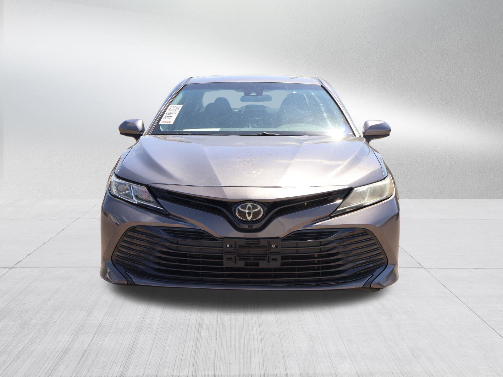 Used 2018 Toyota Camry LE with VIN 4T1B11HK0JU582222 for sale in Kansas City