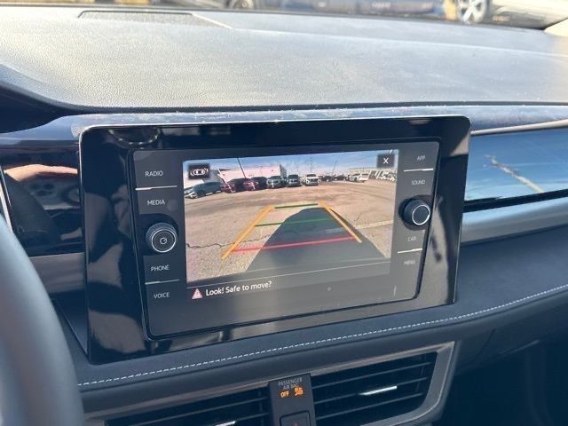 2025 Volkswagen Taos SE photo 16