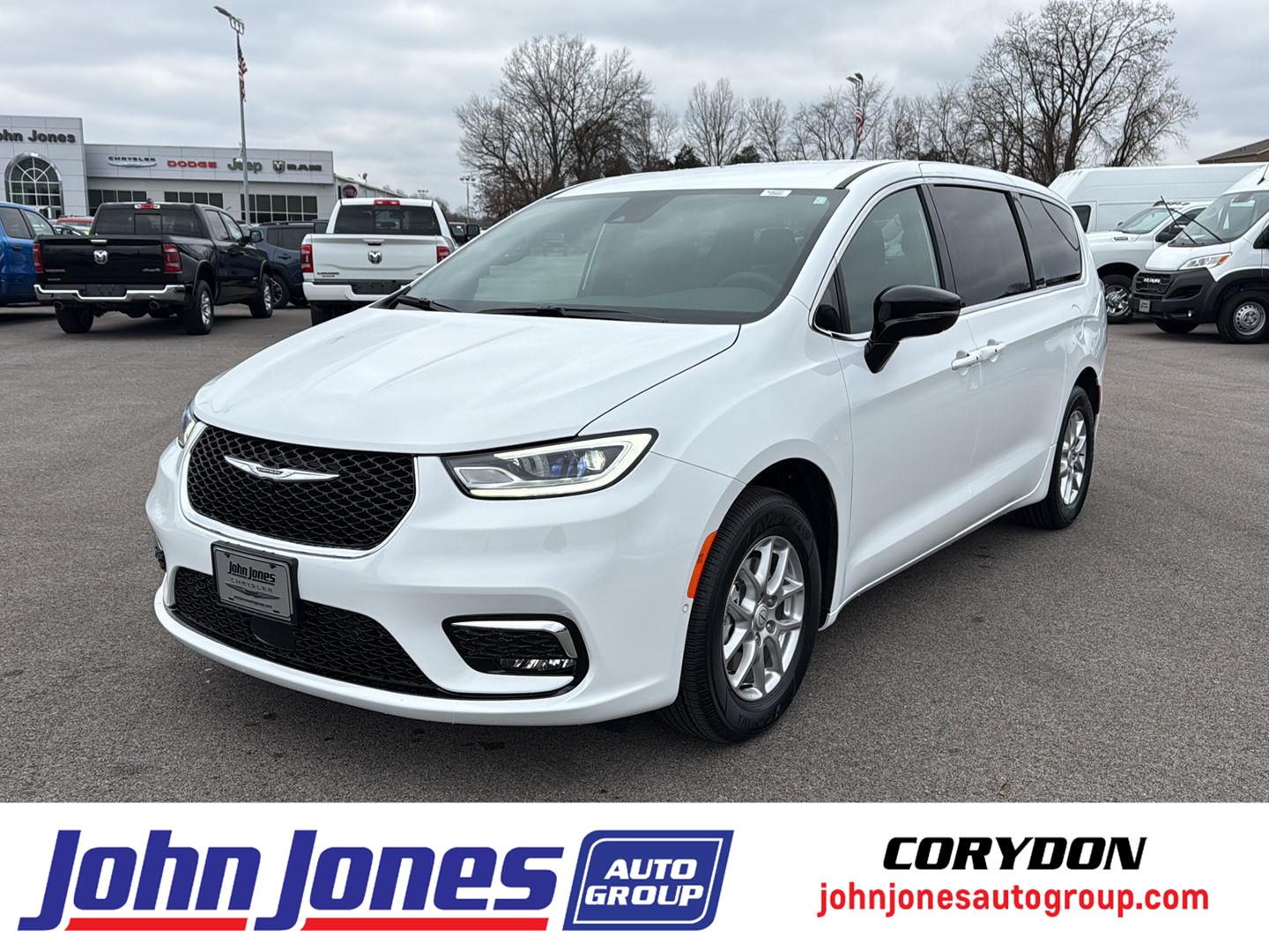 2026 Chrysler Pacifica Select's photo