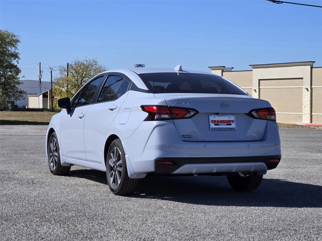 2025 Nissan Versa SV photo 4