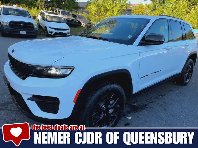 2025 Jeep Grand Cherokee Altitude photo 4