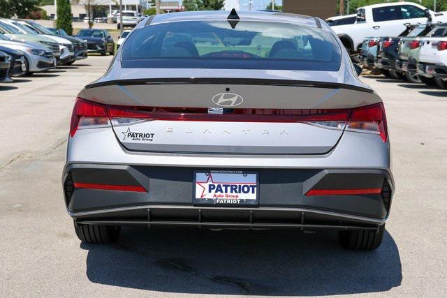 New 2025 Gray Hyundai SEL Sport image 4