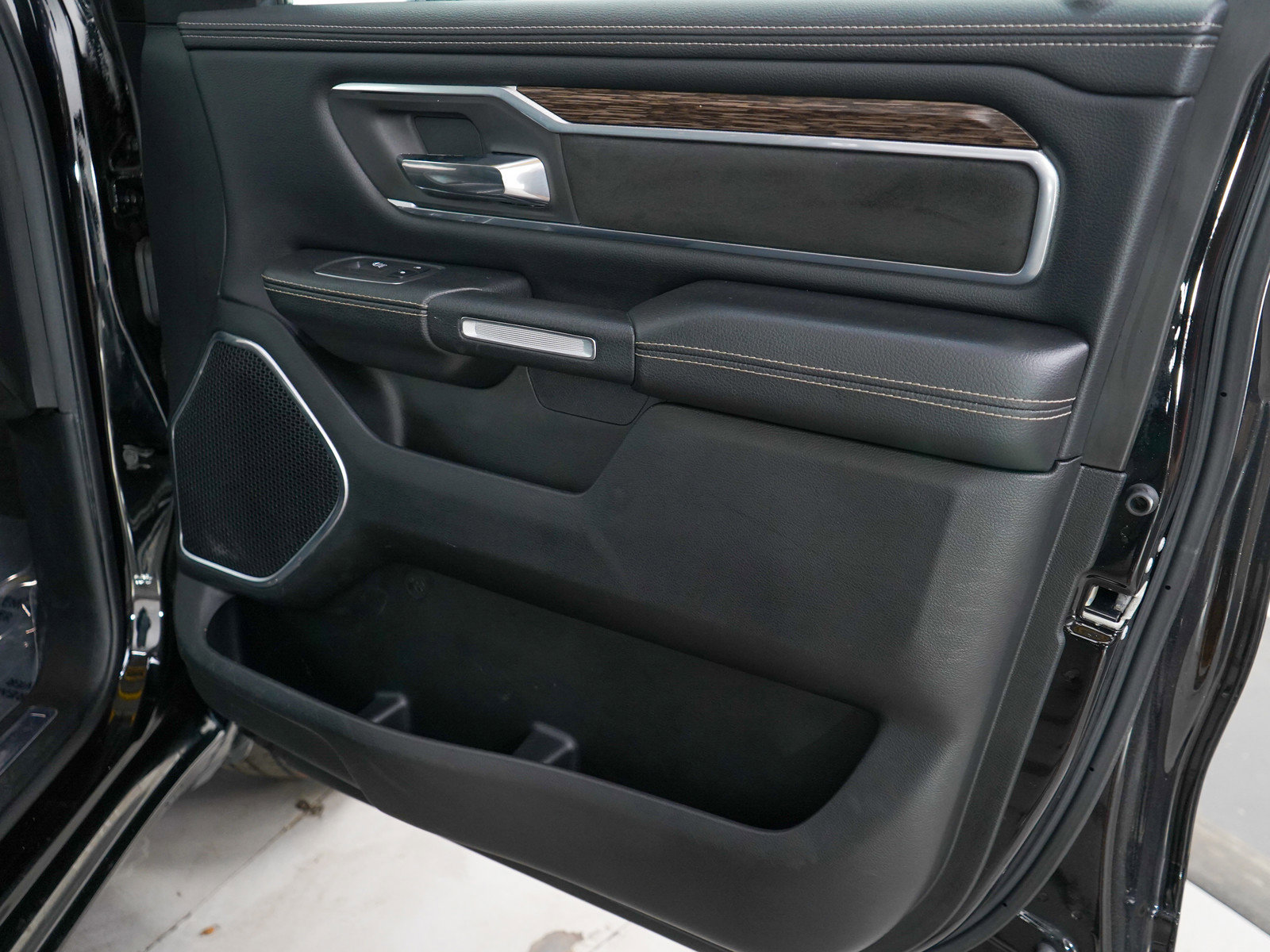 2019 Ram 1500 Laramie photo 9