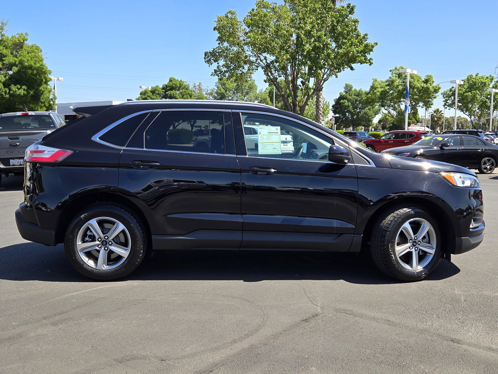 2022 Ford Edge SEL photo 5