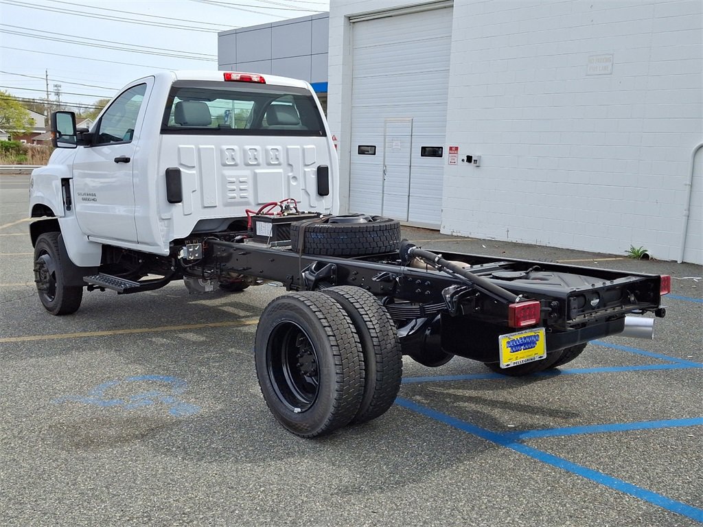 2024 Chevrolet Silverado 6500HD Work Truck photo 3