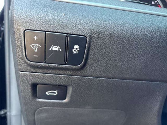 2023 Kia K5 GT-Line photo 17