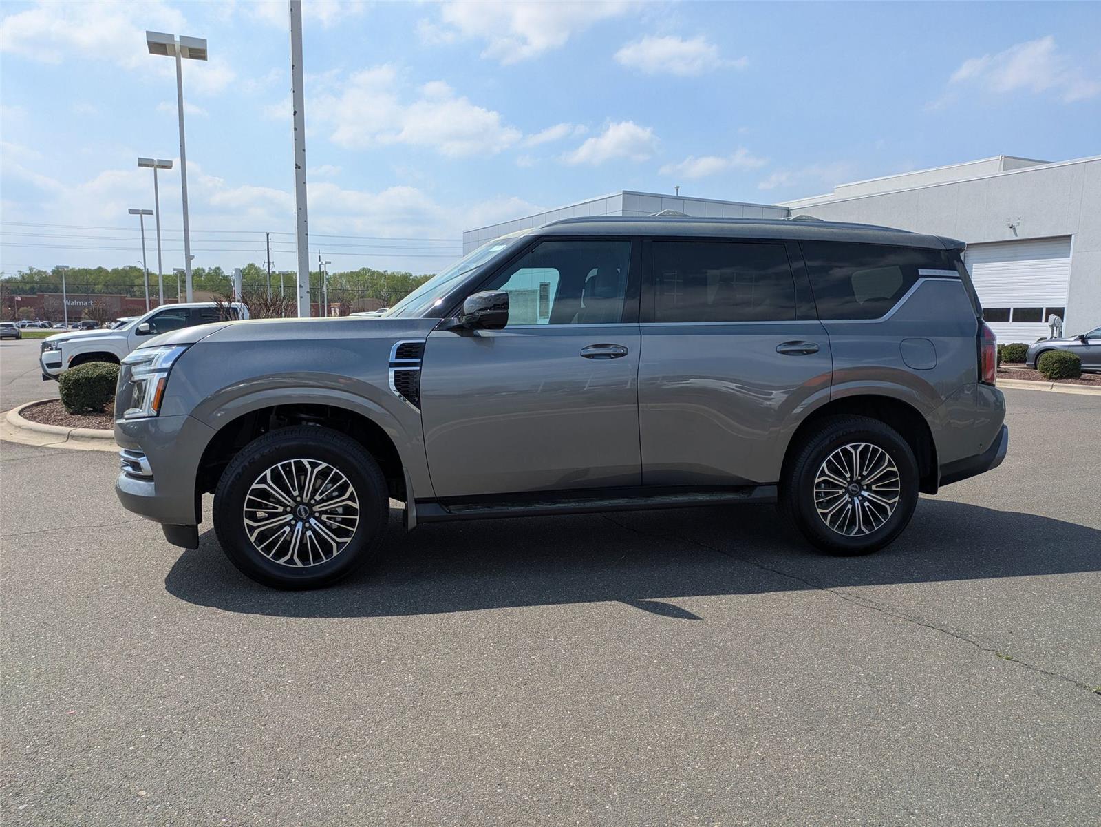 2025 Nissan Armada SL photo 8
