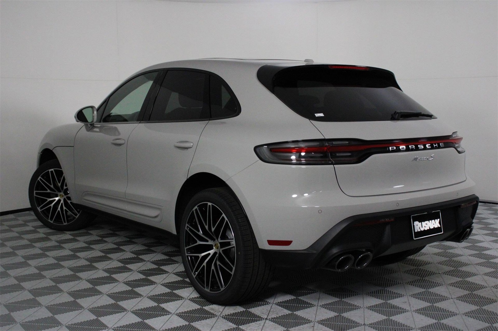 2025 Porsche Macan S photo 3