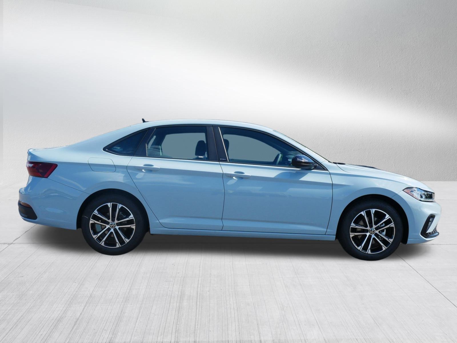2025 Volkswagen Jetta Sport photo 2