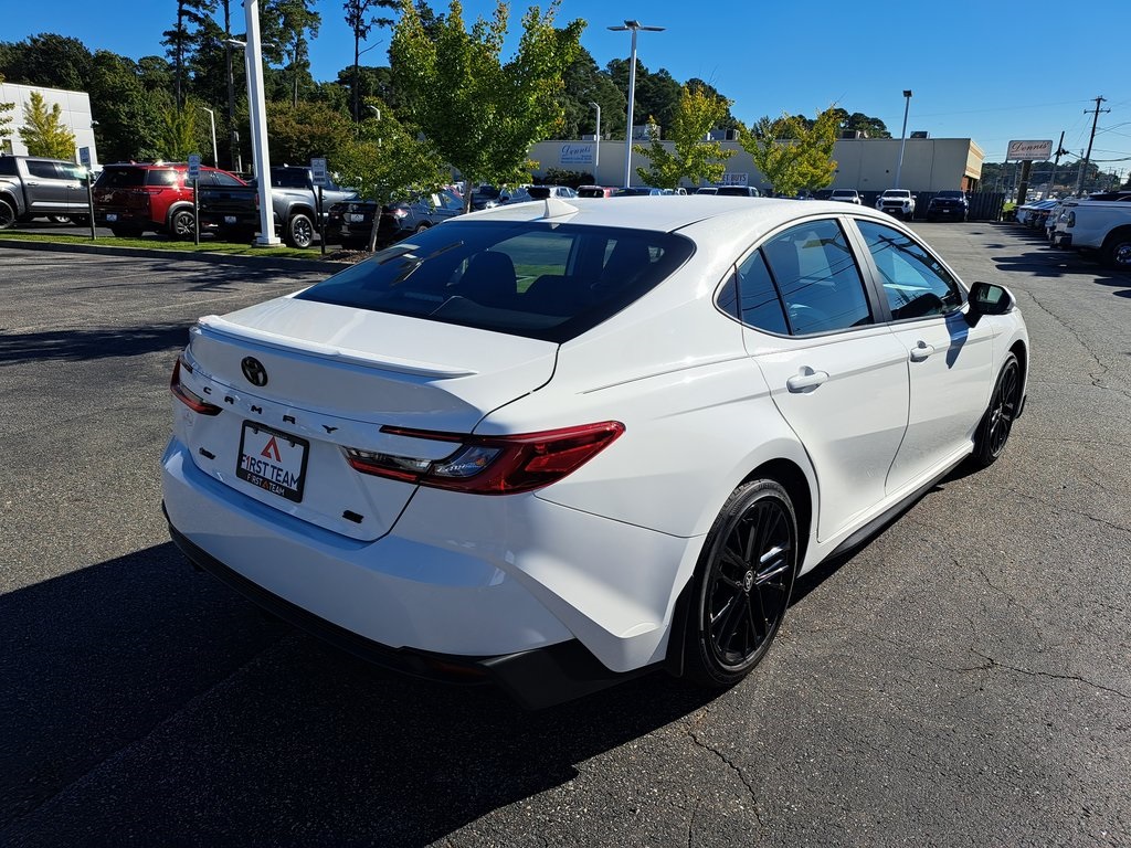 2025 Toyota Camry SE photo 7