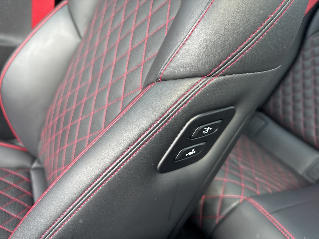 2022 Genesis G70 3.3T photo 32