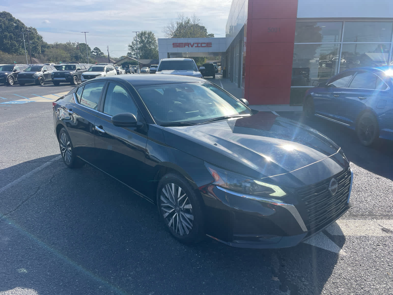 2024 Nissan Altima 2.5 SV photo 2