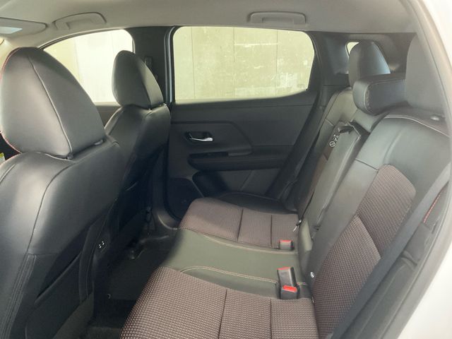 2025 Nissan Kicks SR photo 10