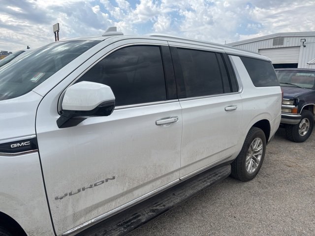 Used 2022 White Frost Tricoat GMC SLT image 2