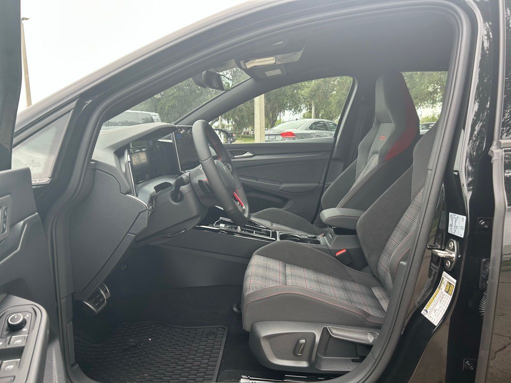 2025 Volkswagen Golf GTI S photo 4