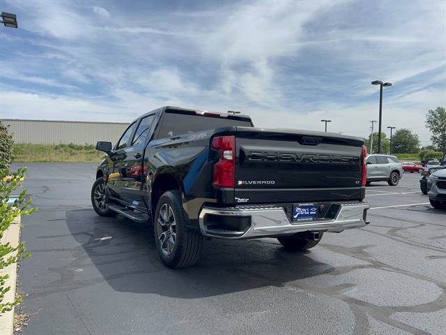 2023 Chevrolet Silverado 1500 LT photo 3