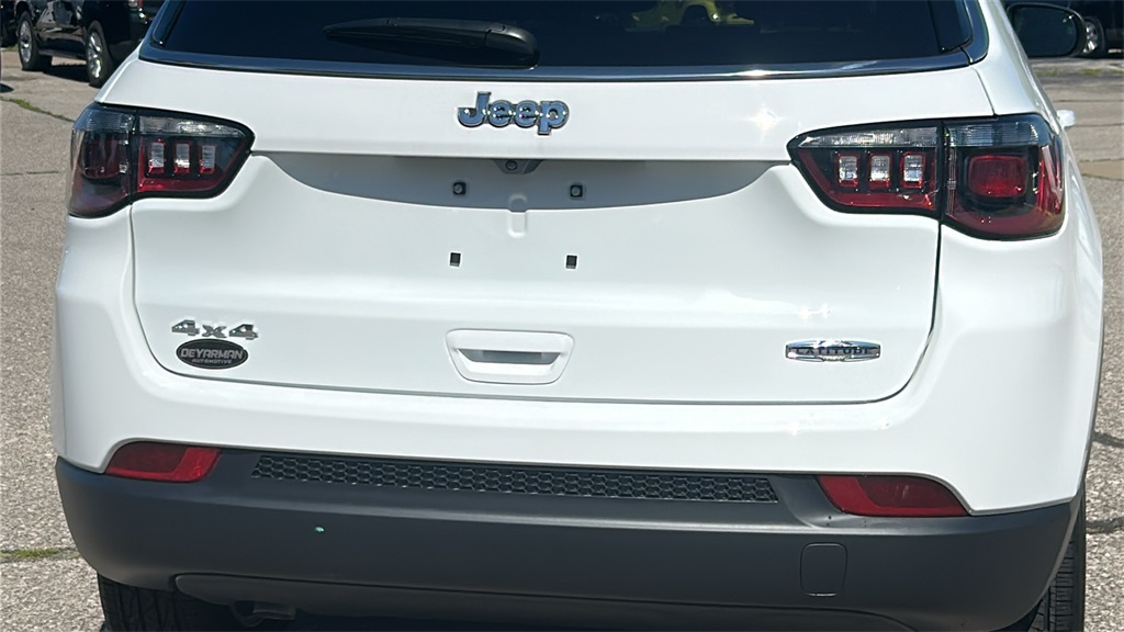 2025 Jeep Compass Latitude photo 5