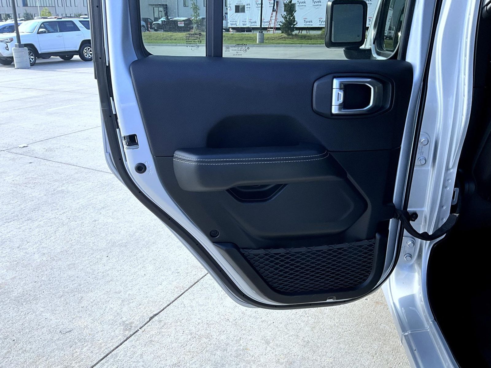 2023 Jeep Wrangler Sahara 4xe photo 18
