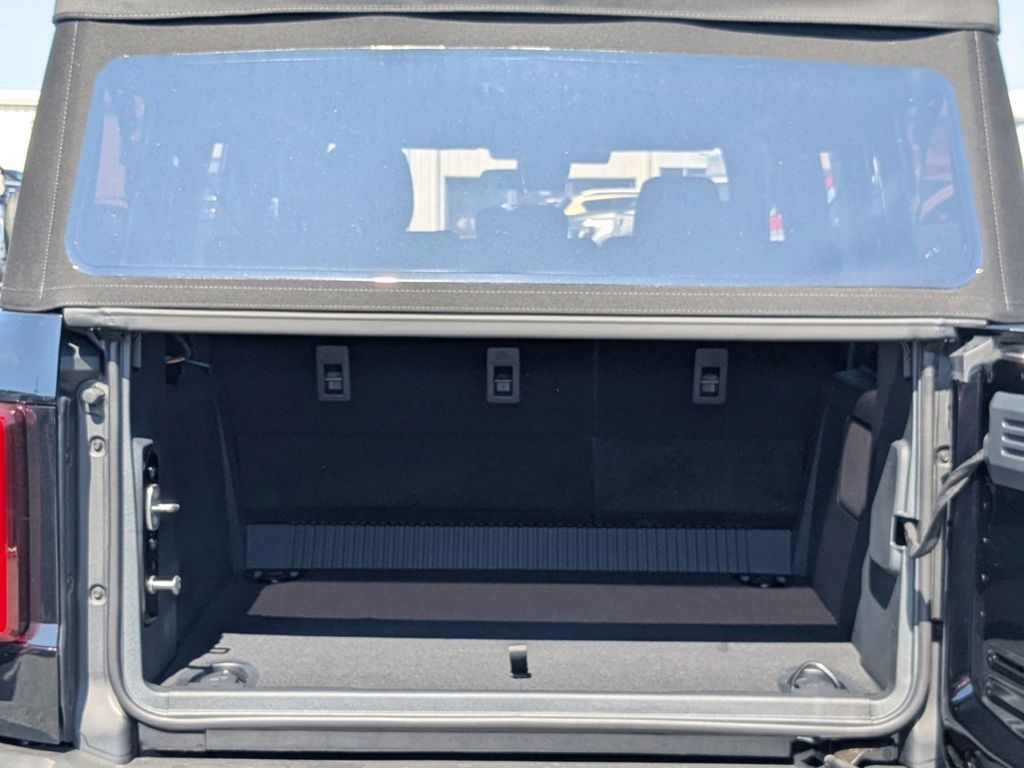 2025 Ford Bronco Base photo 12